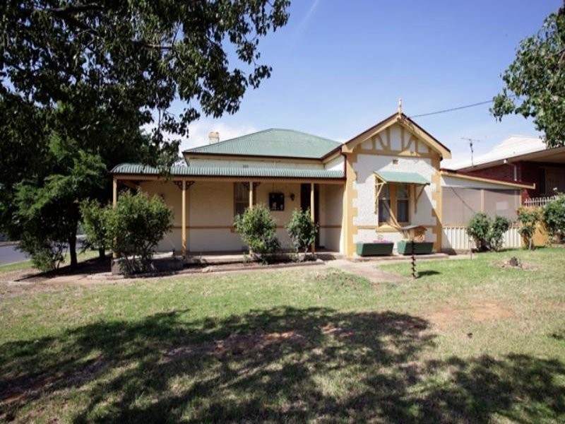 18 Hammond Street, Junee NSW 2663