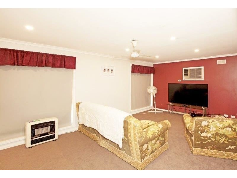 9 James Street, Junee NSW 2663