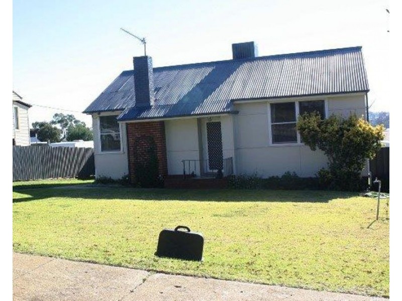 23 Anzac Avenue, Junee NSW 2663