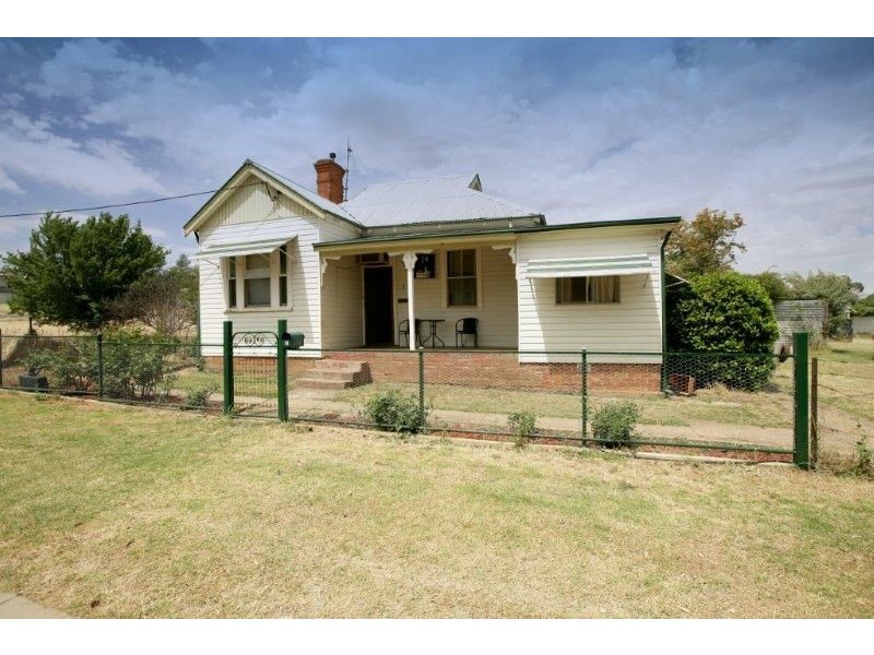 3 Earl Street, Junee NSW 2663