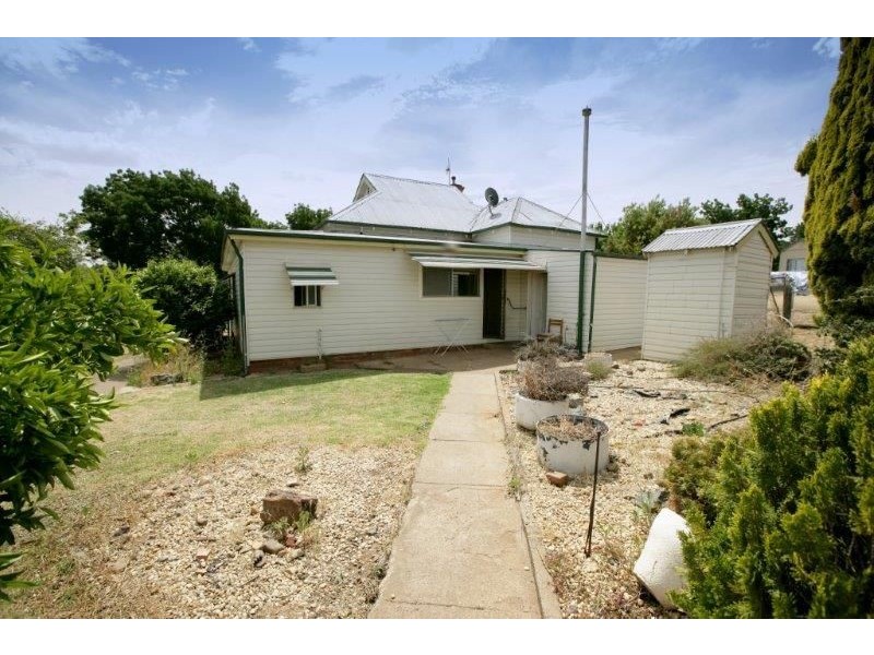 3 Earl Street, Junee NSW 2663