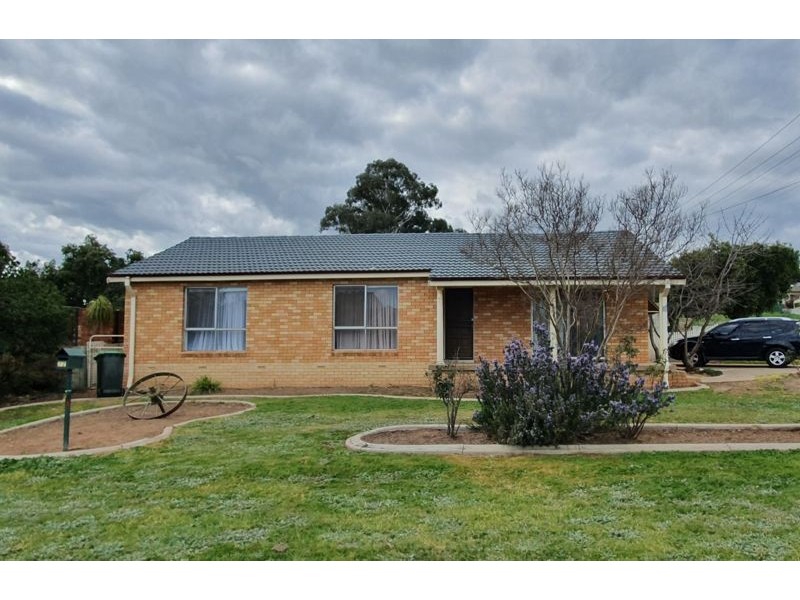 77 Regent Street, Junee NSW 2663