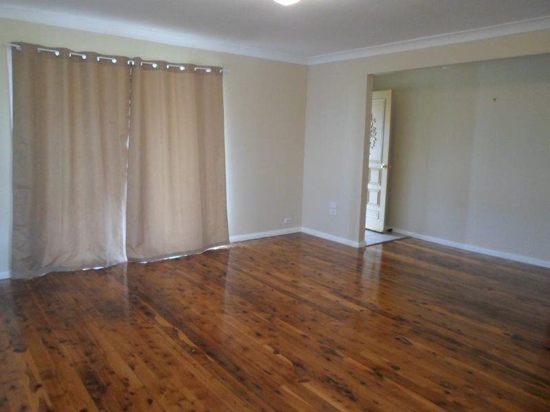 77 Regent Street, Junee NSW 2663