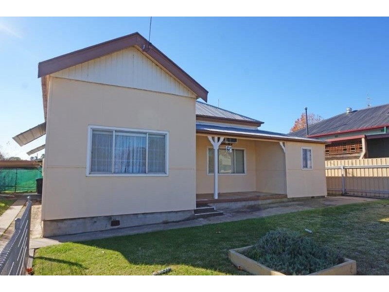 14 Florence Street, Junee NSW 2663
