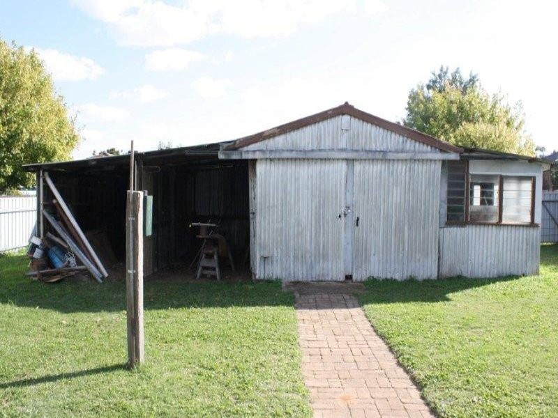 14 Florence Street, Junee NSW 2663