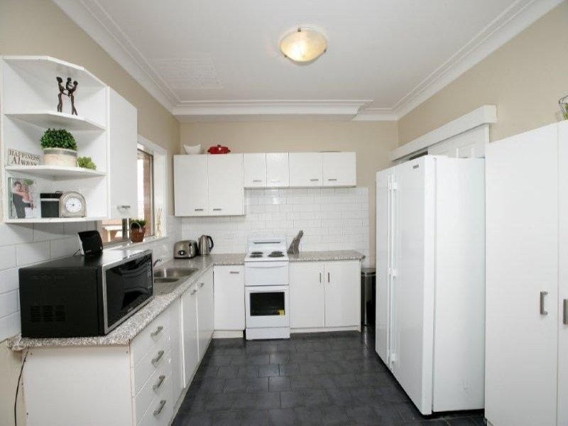 13 Plumpton Road, Kooringal NSW 2650