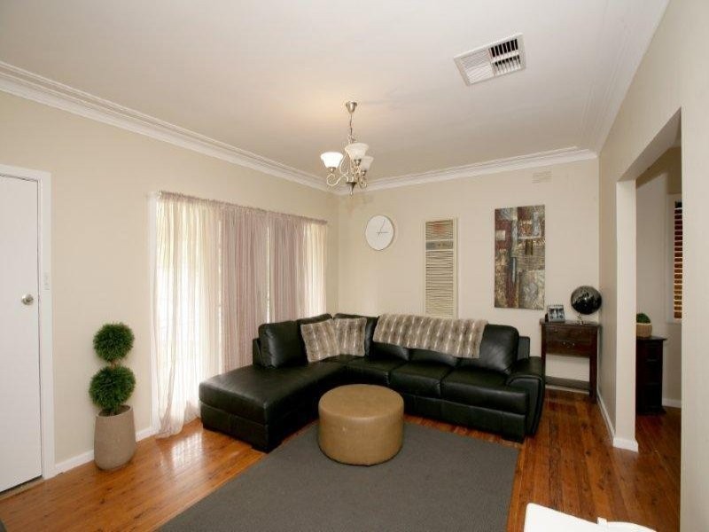 13 Plumpton Road, Kooringal NSW 2650