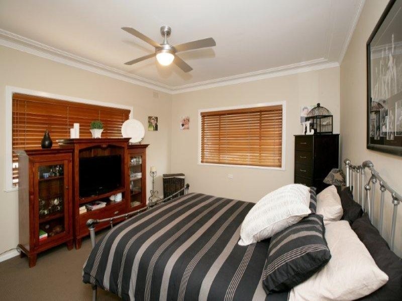 13 Plumpton Road, Kooringal NSW 2650