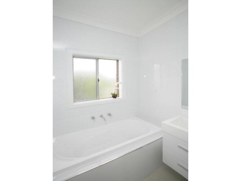 13 Plumpton Road, Kooringal NSW 2650