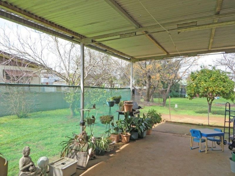 25 King  St, Junee NSW 2663