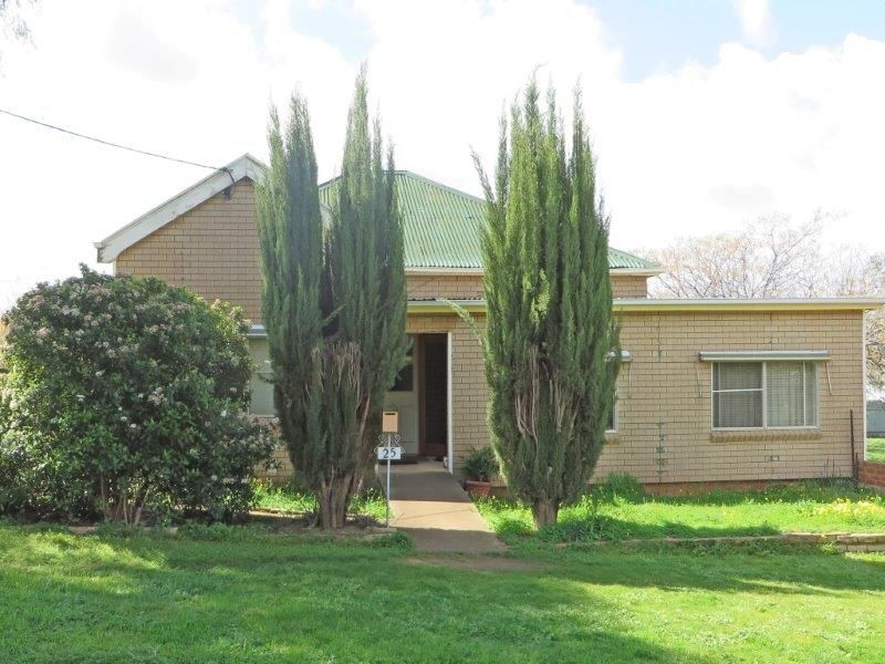25 King  St, Junee NSW 2663