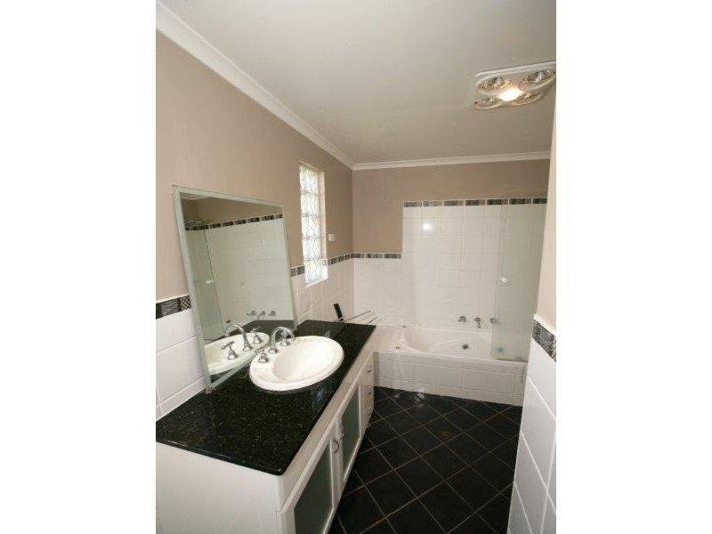 28 George St, Junee NSW 2663