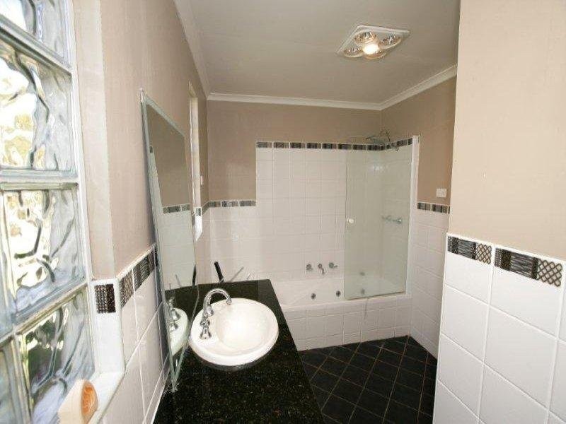 28 George St, Junee NSW 2663