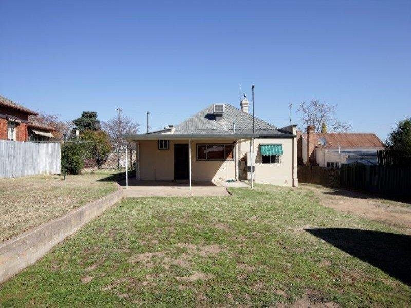 28 George St, Junee NSW 2663
