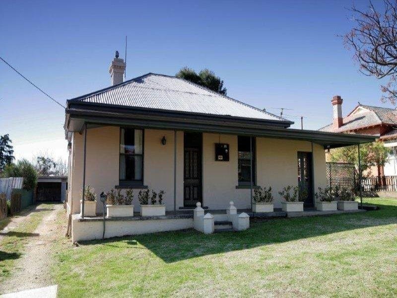 28 George St, Junee NSW 2663