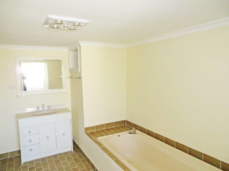 32 Ducker St, Junee NSW 2663