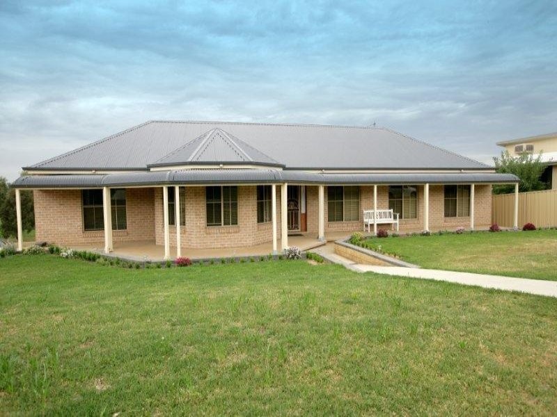 35 John Potts Dr, Junee NSW 2663