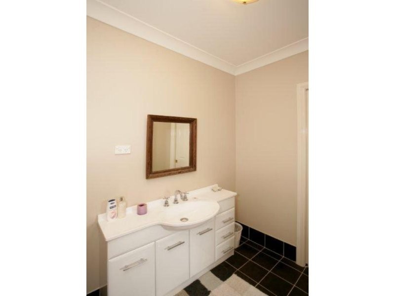 35 John Potts Dr, Junee NSW 2663