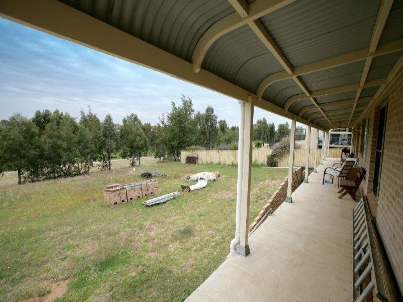 35 John Potts Dr, Junee NSW 2663