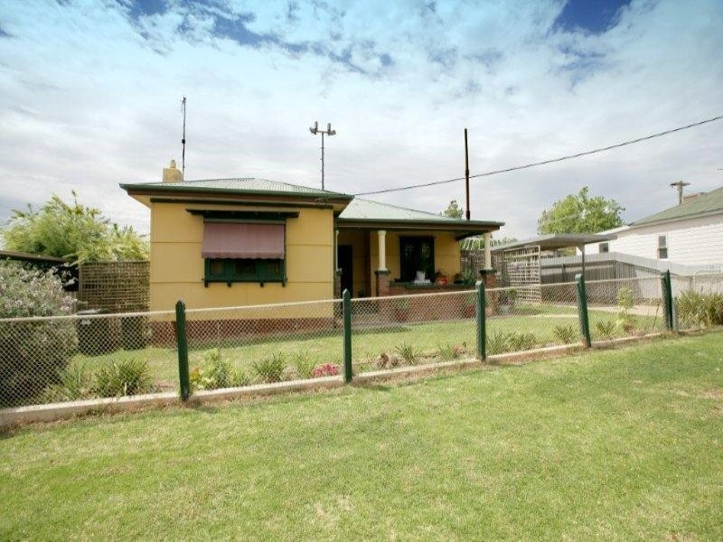 18 Denison St, Junee NSW 2663