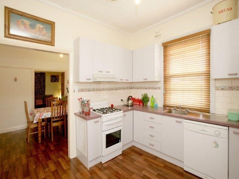 18 Denison St, Junee NSW 2663