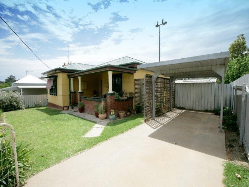 18 Denison St, Junee NSW 2663