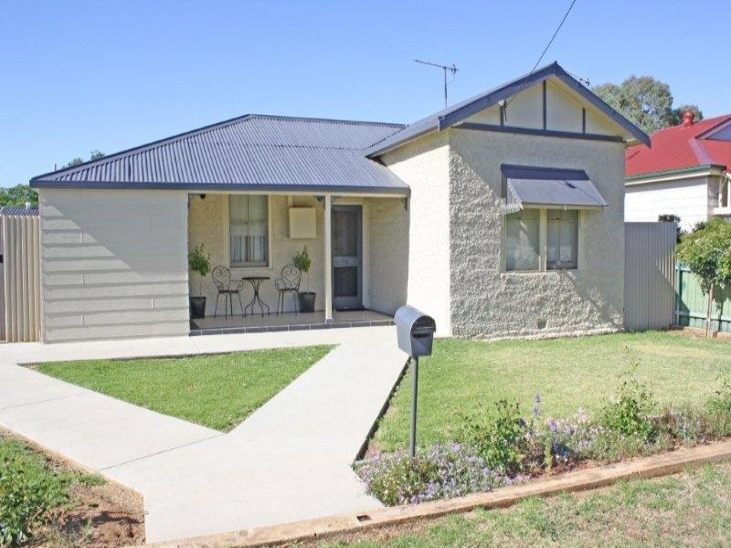 60 Regent  St, Junee NSW 2663