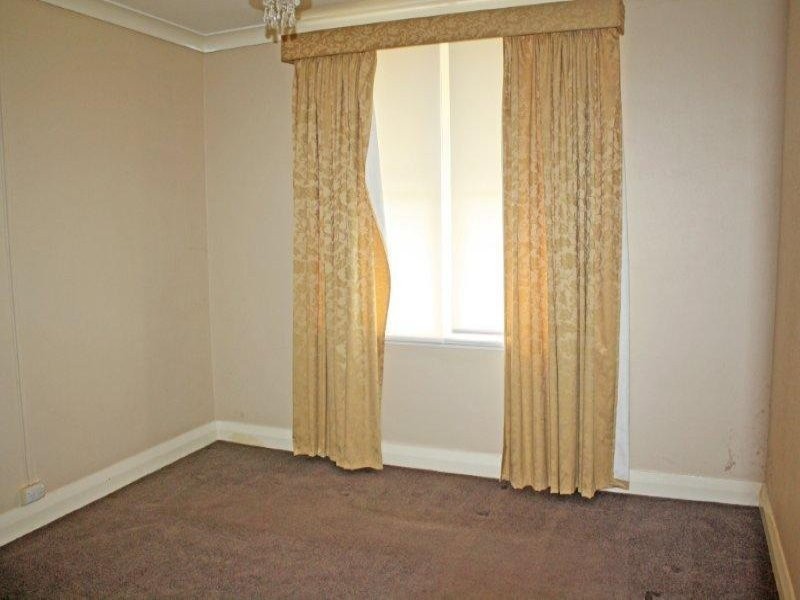 60 Regent  St, Junee NSW 2663