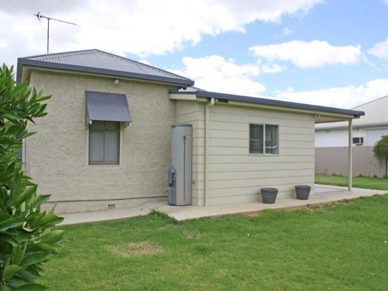 60 Regent  St, Junee NSW 2663
