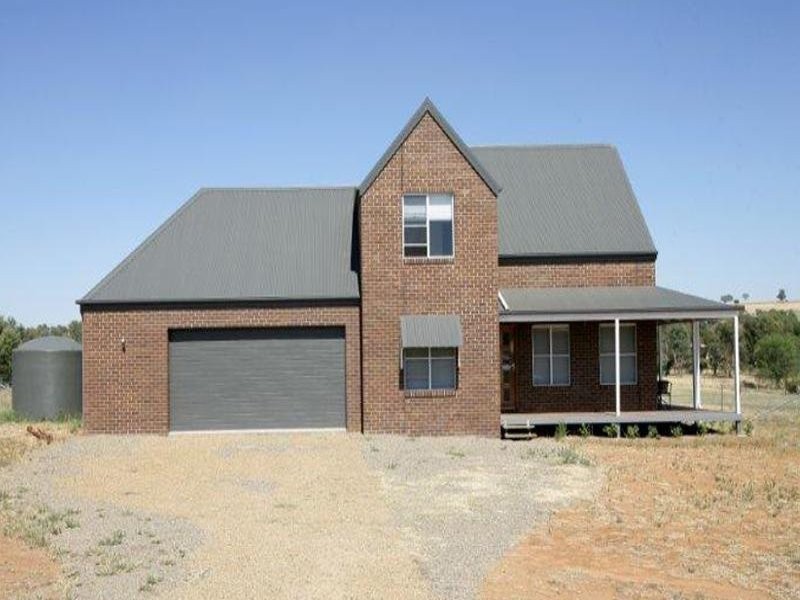 10 Loughan Rd, Junee NSW 2663