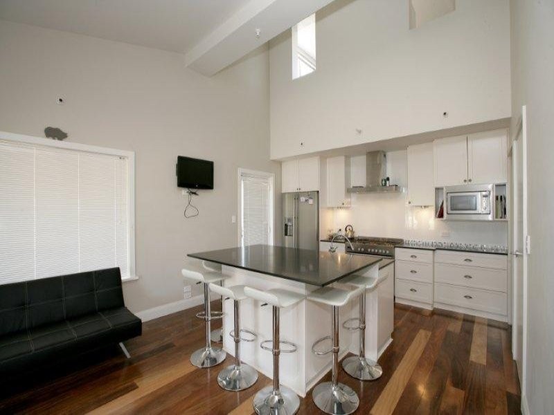 10 Loughan Rd, Junee NSW 2663