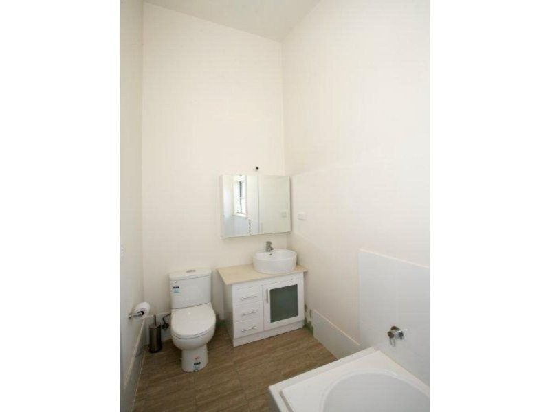 10 Loughan Rd, Junee NSW 2663