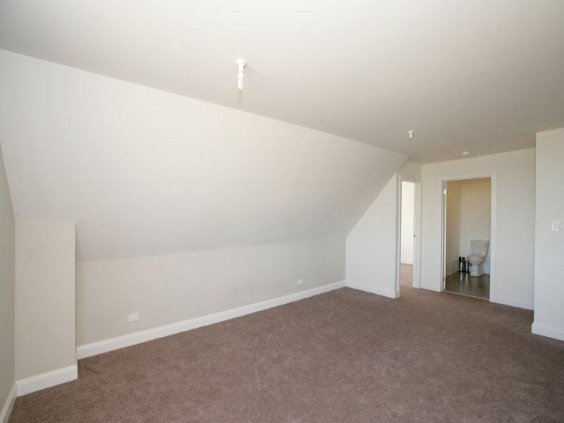 10 Loughan Rd, Junee NSW 2663