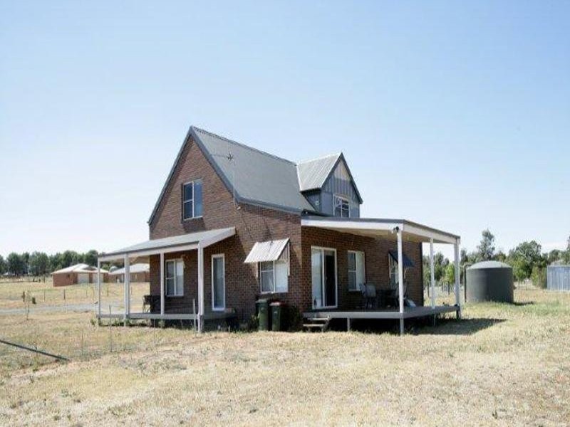 10 Loughan Rd, Junee NSW 2663