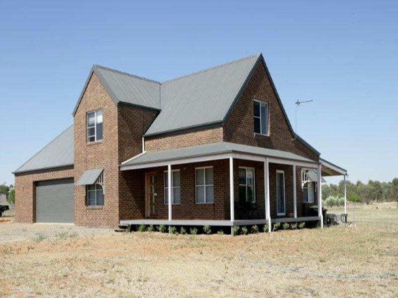 10 Loughan Rd, Junee NSW 2663