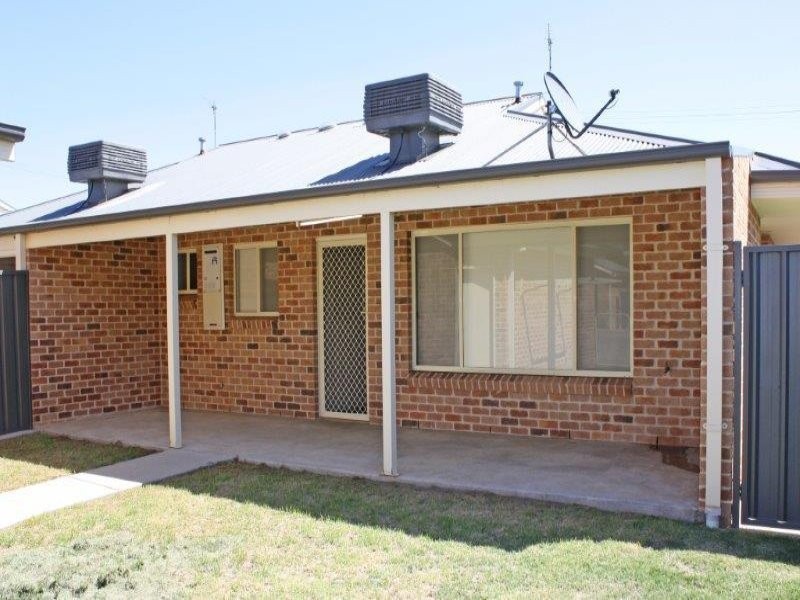 58 Bolton St, Junee NSW 2663
