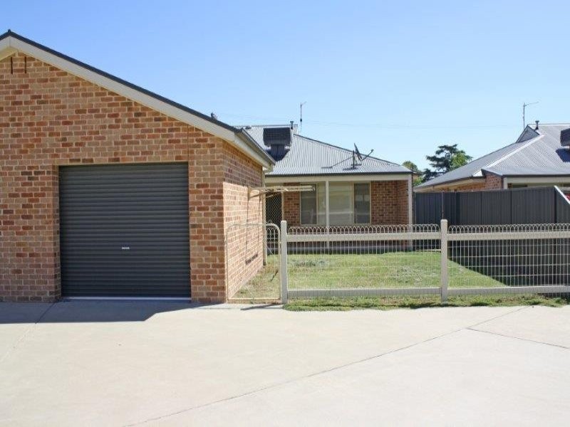 58 Bolton St, Junee NSW 2663