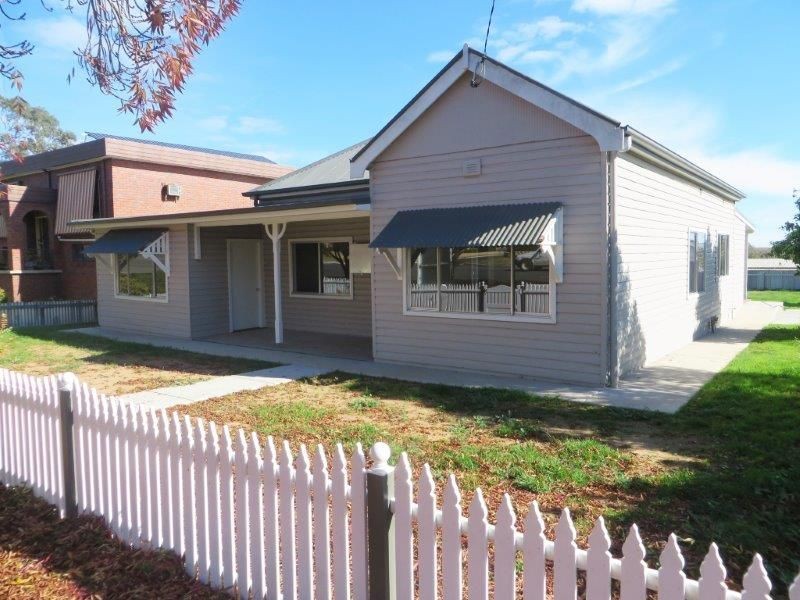 3 Commins St, Junee NSW 2663