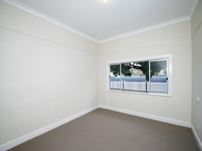 3 Commins St, Junee NSW 2663