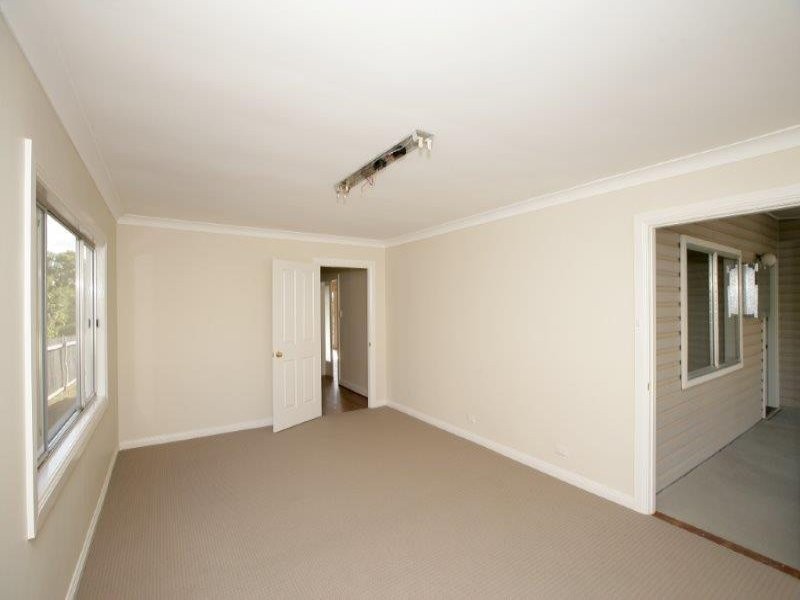 3 Commins St, Junee NSW 2663