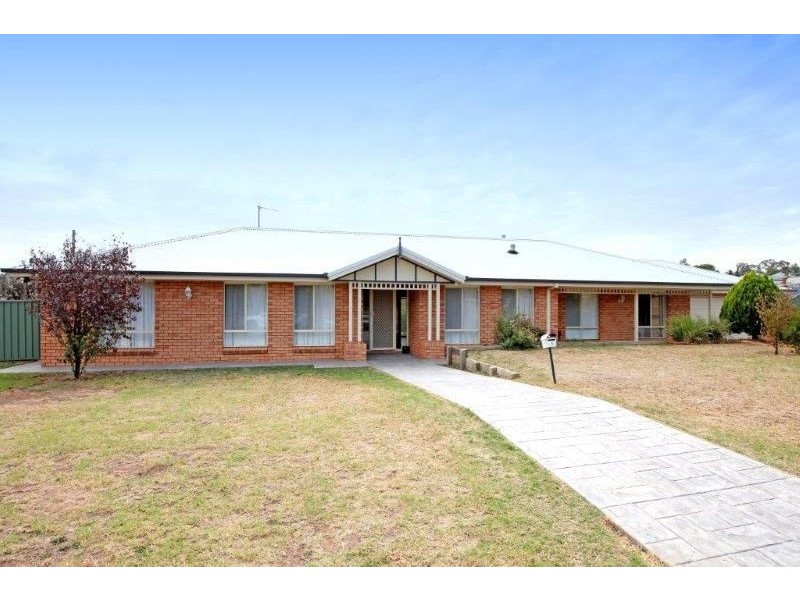 7 Church  St, Junee NSW 2663