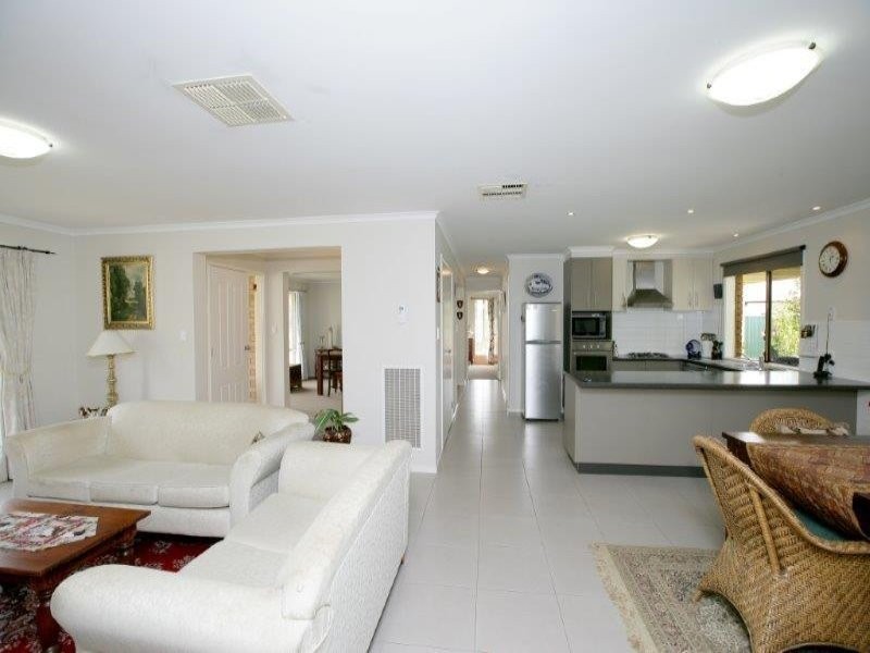 7 Church  St, Junee NSW 2663