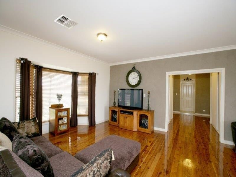 21 Kinvara Dr, Junee NSW 2663