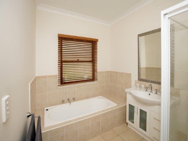21 Kinvara Dr, Junee NSW 2663