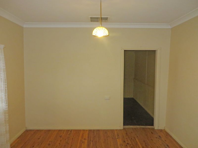 85 Regent St, Junee NSW 2663