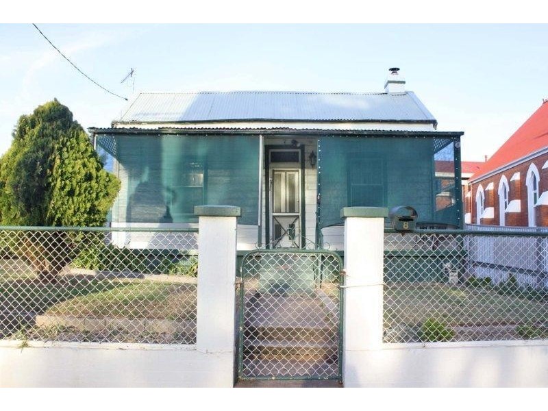 8 Stewart St, Junee NSW 2663
