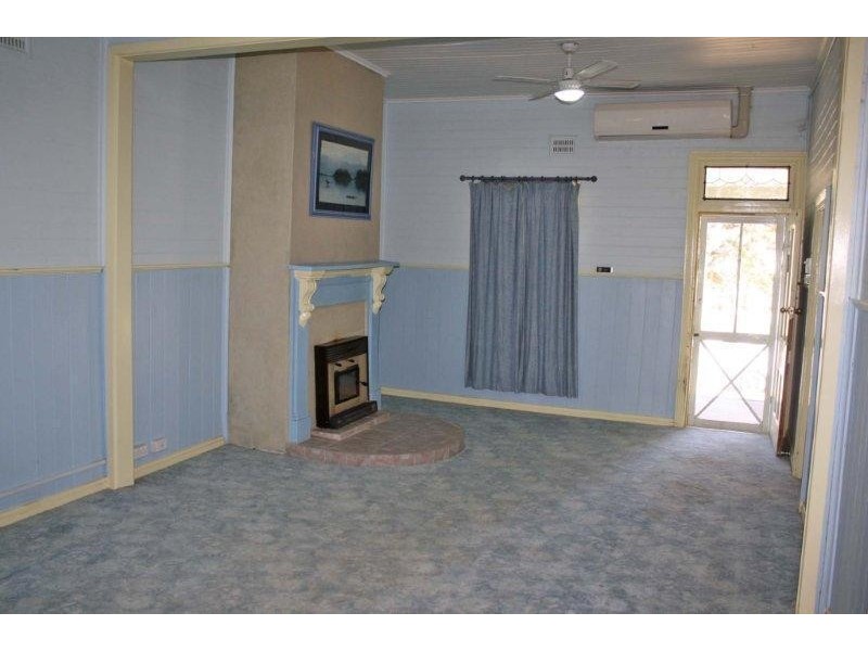 8 Stewart St, Junee NSW 2663