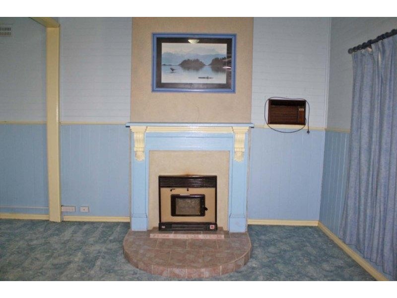 8 Stewart St, Junee NSW 2663