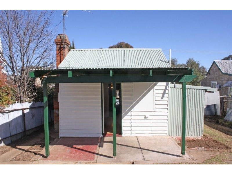 8 Stewart St, Junee NSW 2663