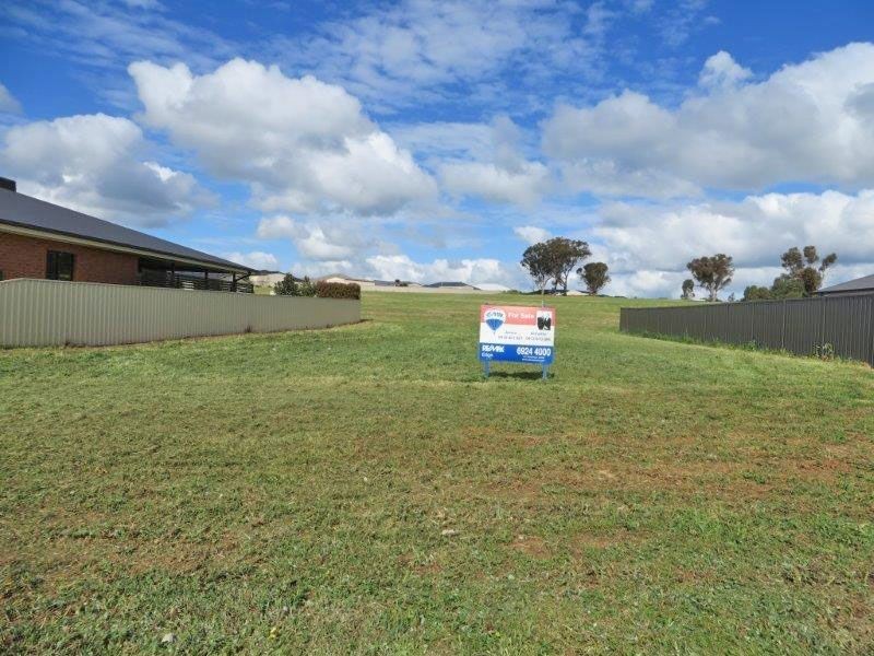 43 Loughan Rd, Junee NSW 2663